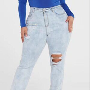 #3❤️ NWT HIGH RISE RIPPED KNEE STRAIGHT LEG JEANS